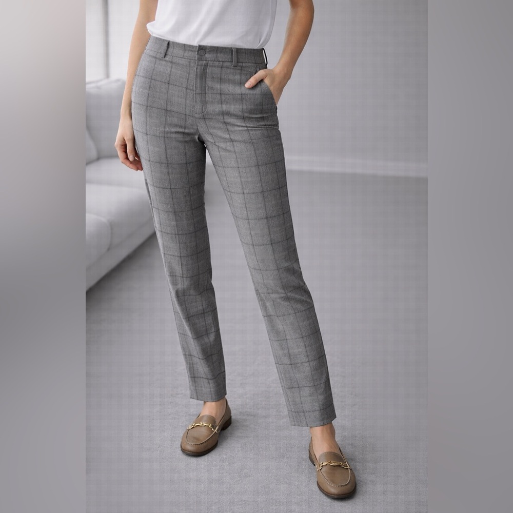 073. Banana Republic Gray Checkered Women's Pants.
